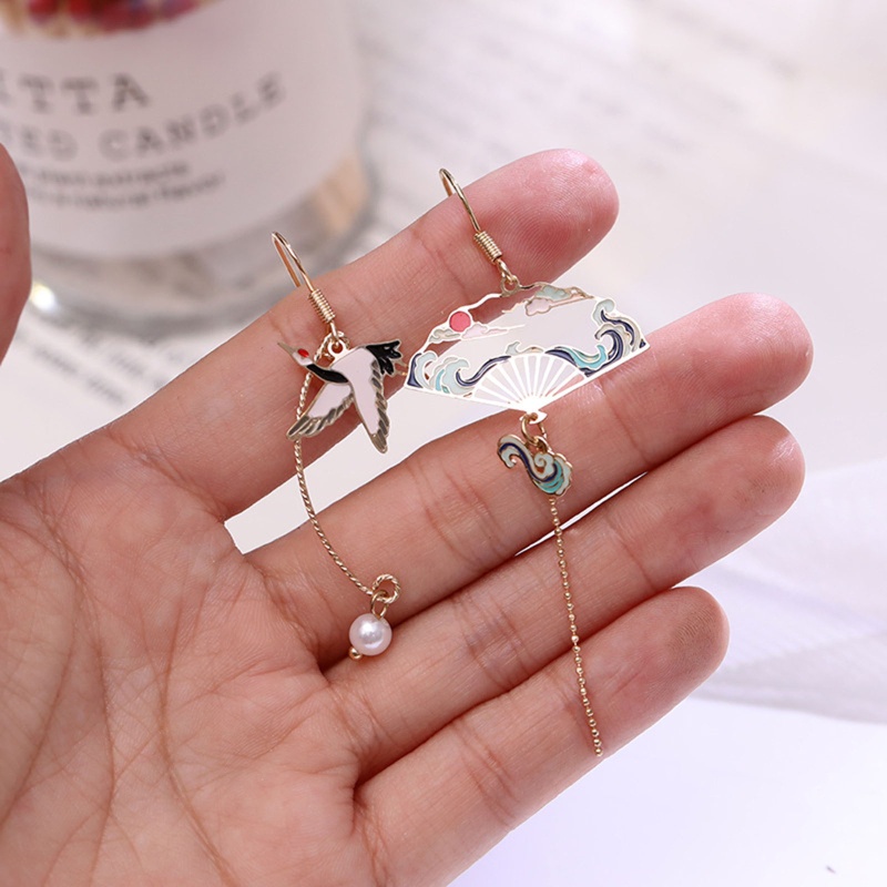 Khuyên Tai Hình Quạt Giấy Và Chim Hạc Độc Đáo