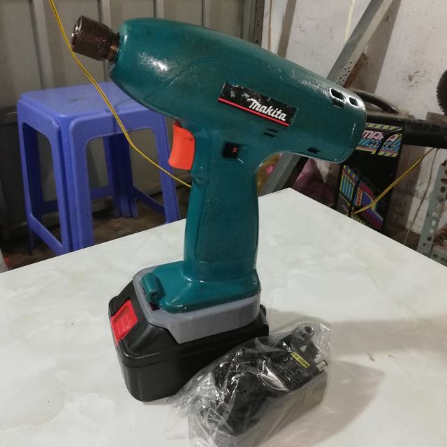 Máy bắt vít makita