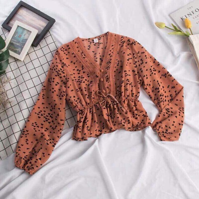 Áo peplum cổ V