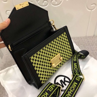 Túi Michael Kors dây bảng lớn