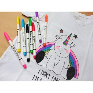 Bộ 8 Bút Lông Vẽ Vải Fabric Maker - Kèm Áo Thun Trắng Trơn Và Bút Chì/ Art Box DIY Set