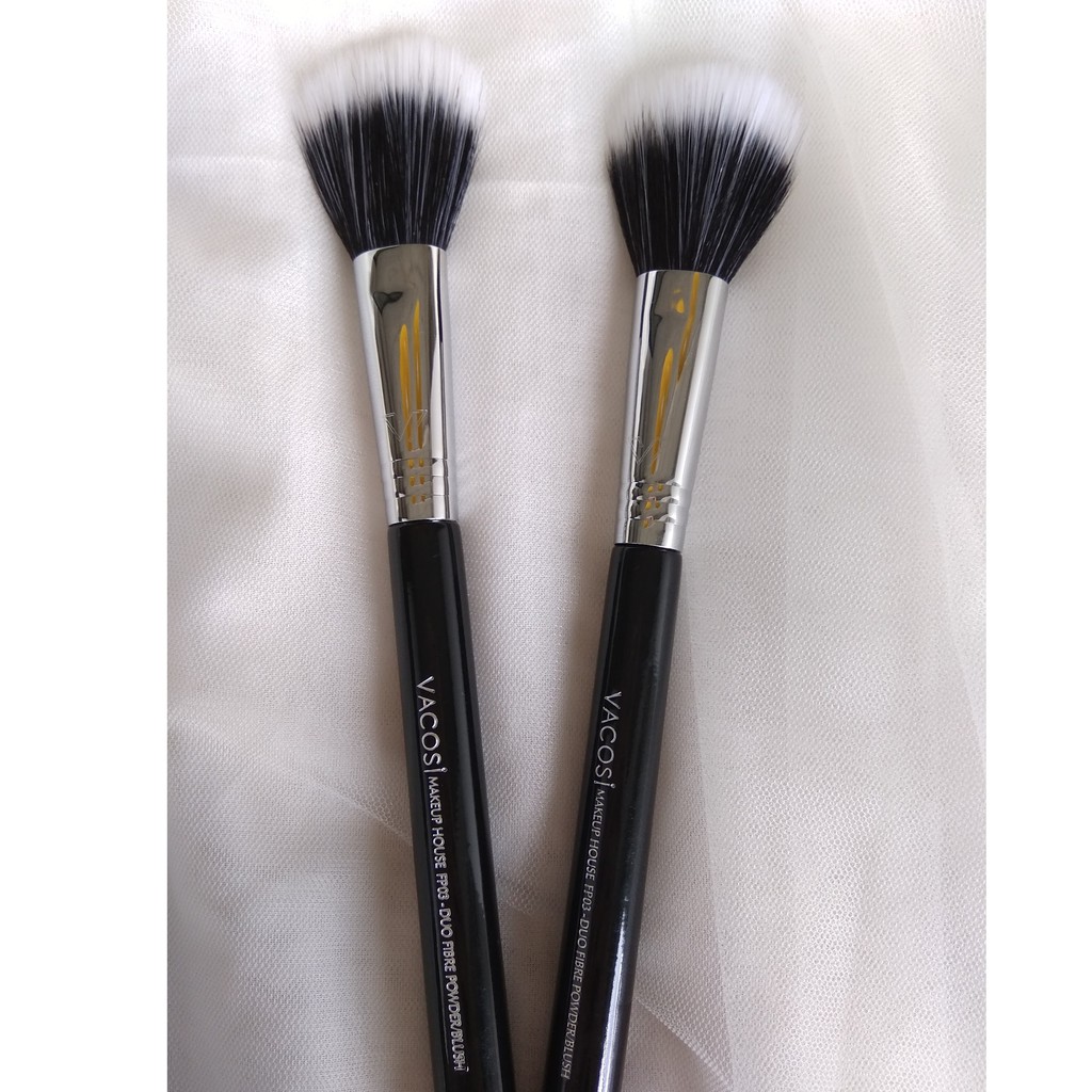 Cọ đánh nền tán phấn đa năng Vacosi Pro FP03