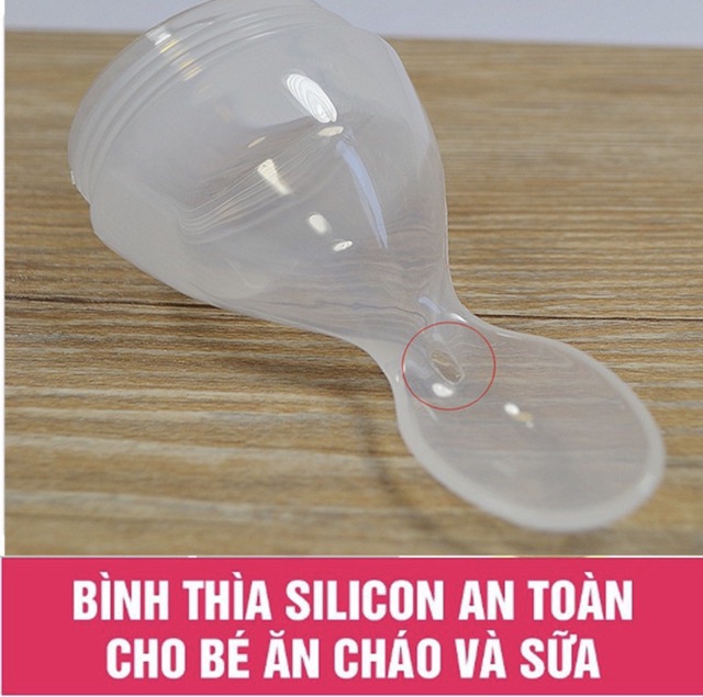 Bình thìa silicon ăn dặm và bón sữa ăn toàn cho bé