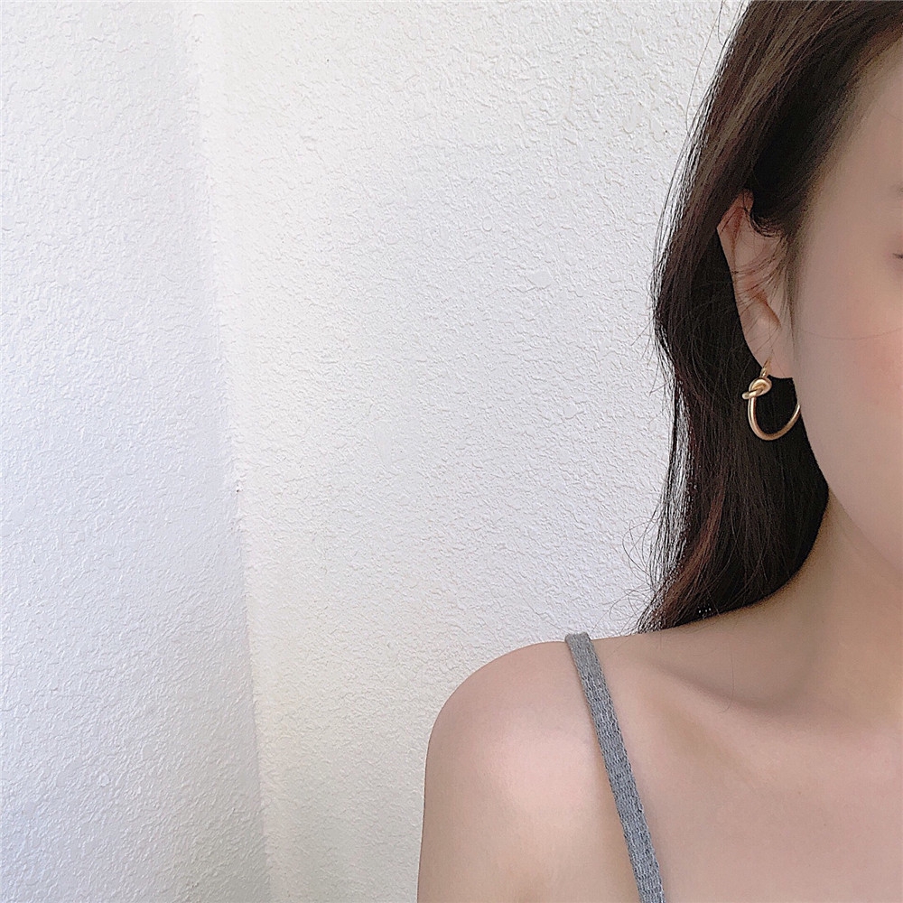 Khuyên Tai Nữ Hình Tròn Thời Trang Hàn