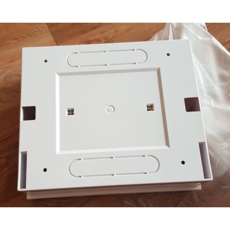 Tủ điện năng lượng mặt trời hệ 3kw lắp âm hay nổi cũng rất đẹp