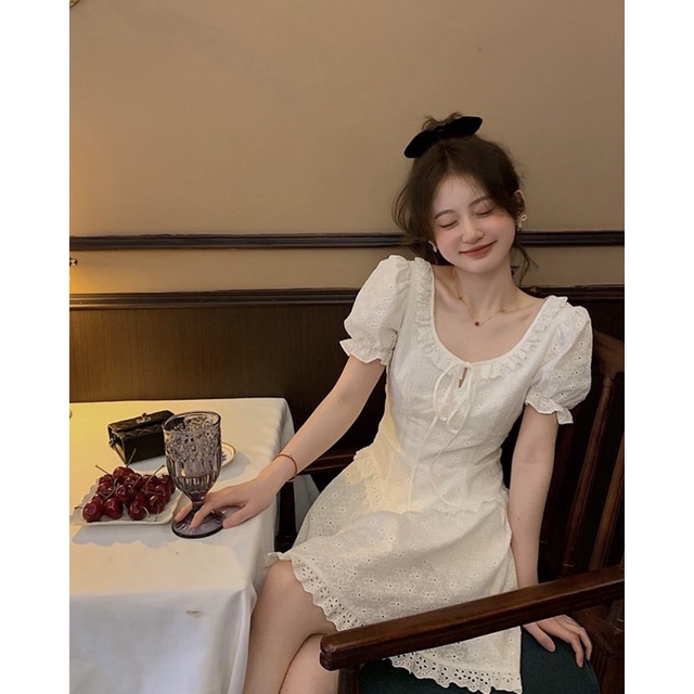 Váy trắng thô hoa thêu