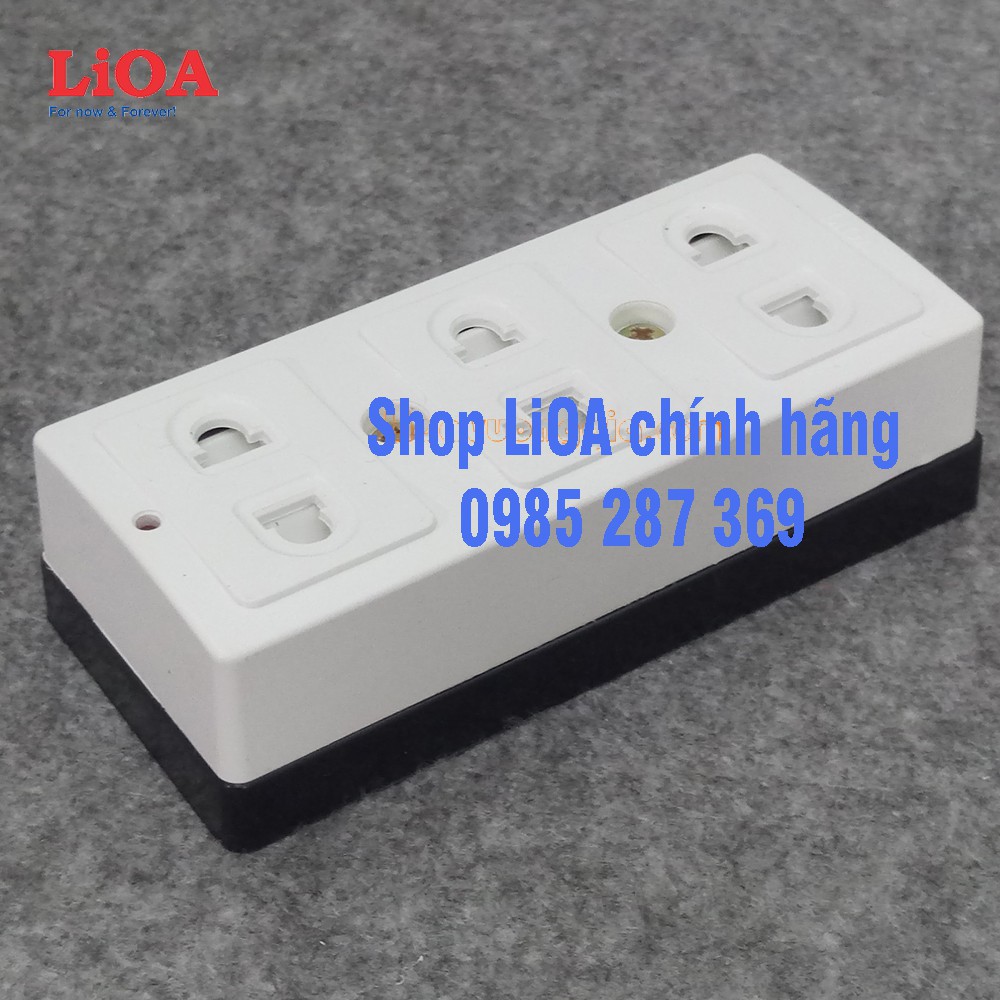 Ổ cắm ba 2 chấu LiOA lắp nổi có nắp che an toàn và đèn báo