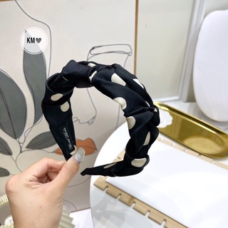 Bờm tóc chấm bi đơn giản mà xinh