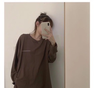 Áo pull dài tay in chữ ngực xẻ vạt
