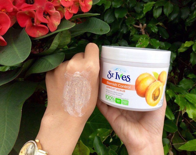 Kem tẩy tế bào chết toàn thân St.Ives Blemish Control Apricot Scrub