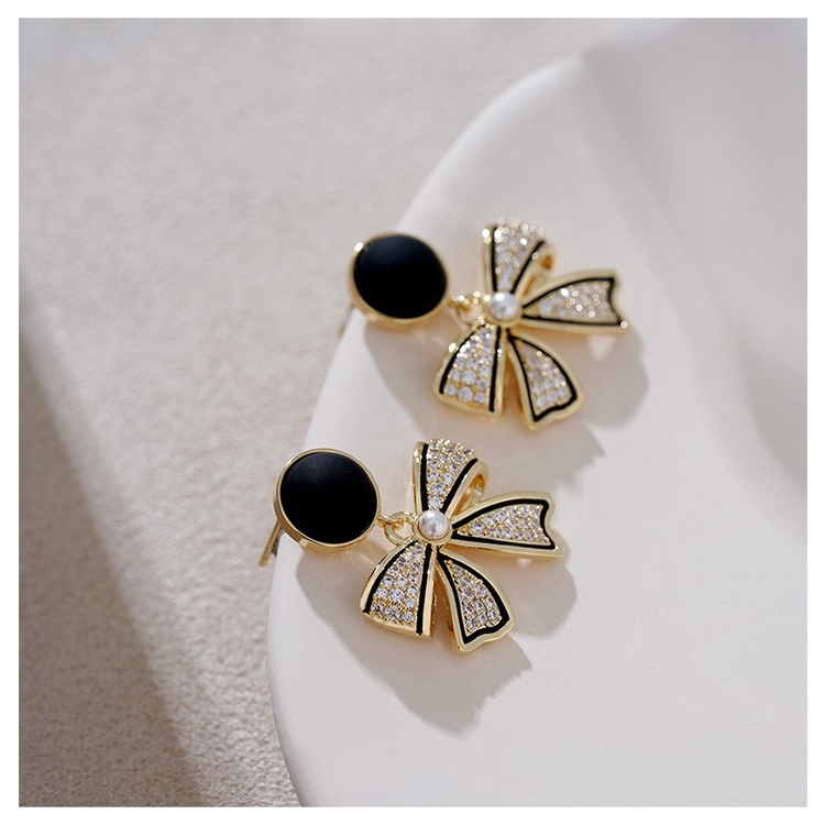 Khuyên Tai Nơ Đen Phong Cách Hong Kong 2022