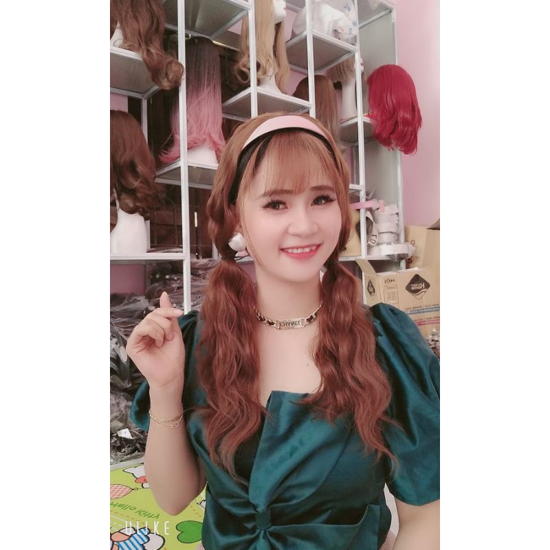 tóc giả đính cài hồng