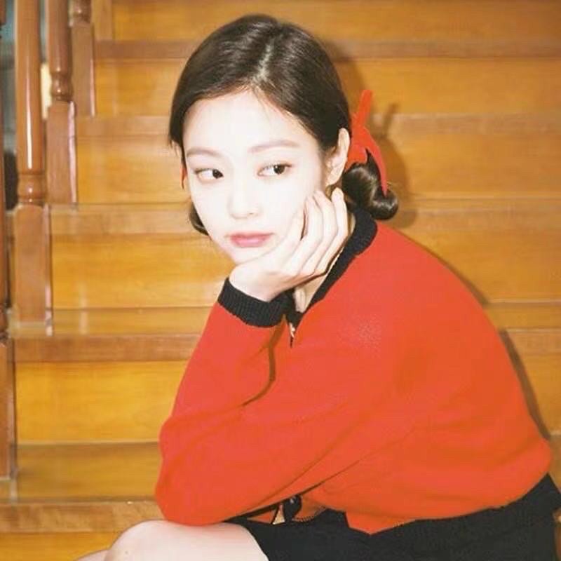 Áo cardigan đỏ viền đen giống Jennie BLACKPINK