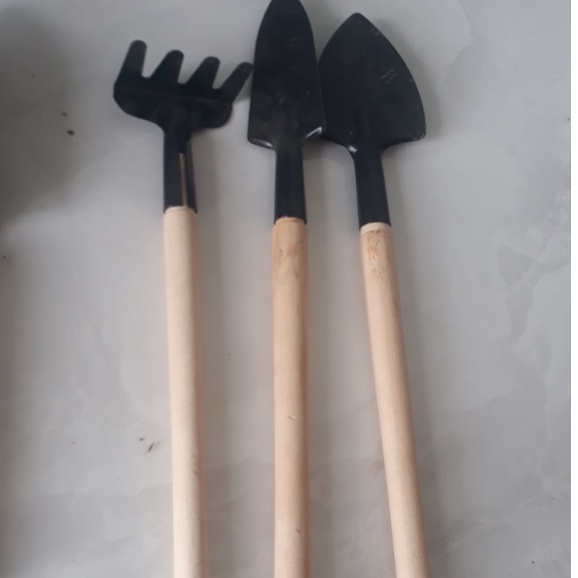Bộ 3 dụng cụ làm vườn cán gỗ, lưỡi thép, trồng cây, xới đất, trộn phân, làm cỏ - Gồm Xẻng, Cảo, Chĩa
