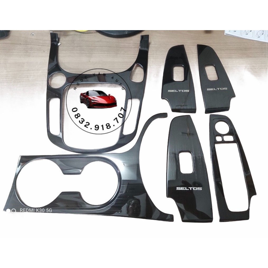 Ốp Nội Thất Kia Seltos 2020 - 2023 - Bộ 6 Chi tiết 2 Mẫu Titan và Carbon