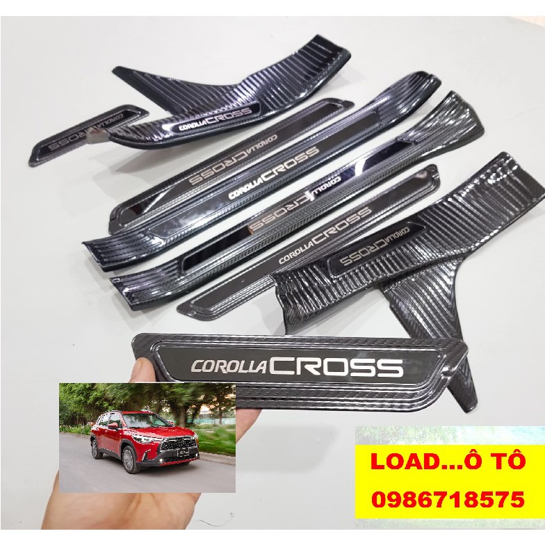 Ốp Bậc Cửa, Nẹp Bước Chân Xe Trong Ngoài Xe Toyota Cross 2022-2020 Chất Liệu Vân carbon Hàng Chữ Bóng Cao Cấp