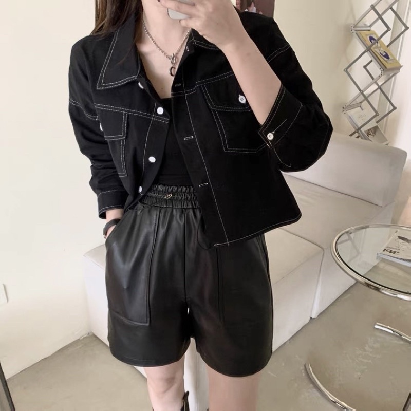 Áo CROPTOP bassi phối chỉ nổi khuy to cá tính_năng động