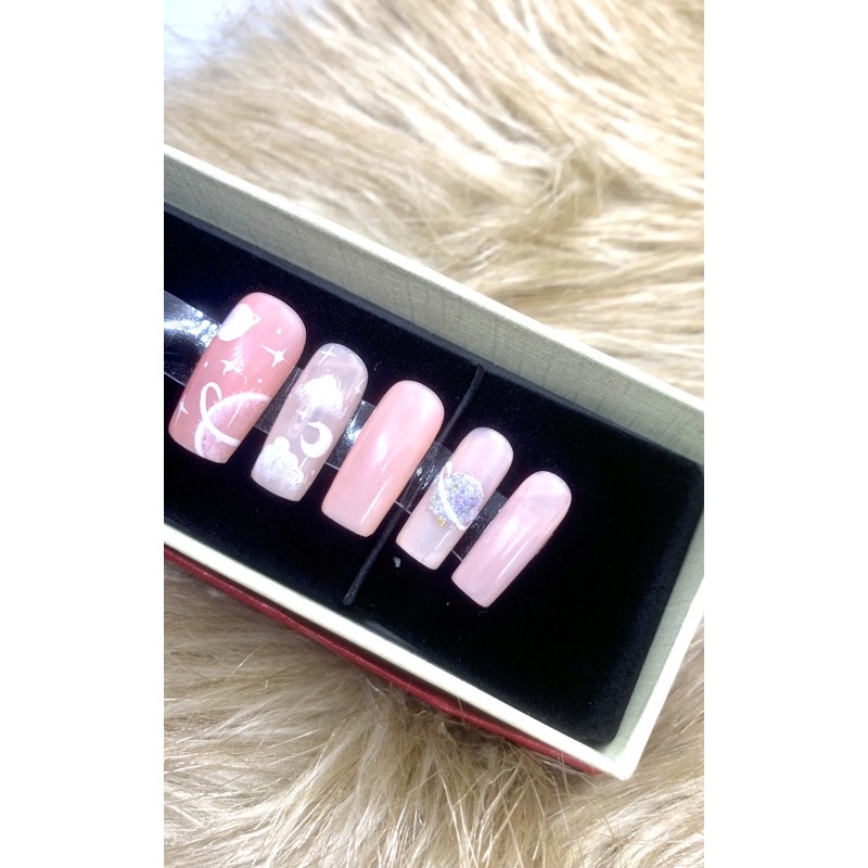 nailbox Nuna móng úp thiết kế móng mây sao trăng thạch Hồng. inbox đổi màu đổi shape . có now ship. nail box sẵn