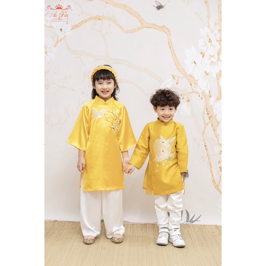 Áo dài gia đình lụa Yến Xuân màu vàng tươi nổi bật áo dài lụa thiết kế cho gia đình chụp ảnh tết đẹp 2023