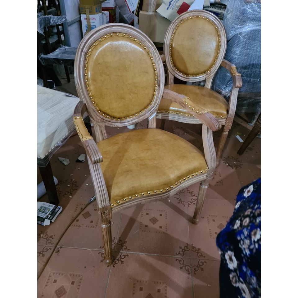 - Ghế Louis có tay