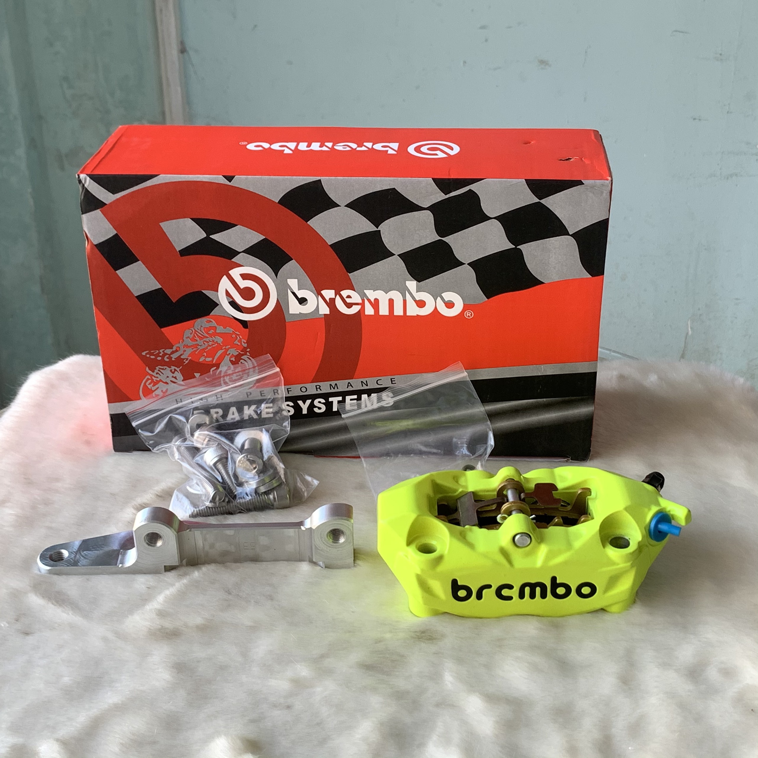 [Giá hủy diệt]  Heo Brembo 4pis luôn pat cho ex150 , Ex 135, Sirius, vario, wave 110