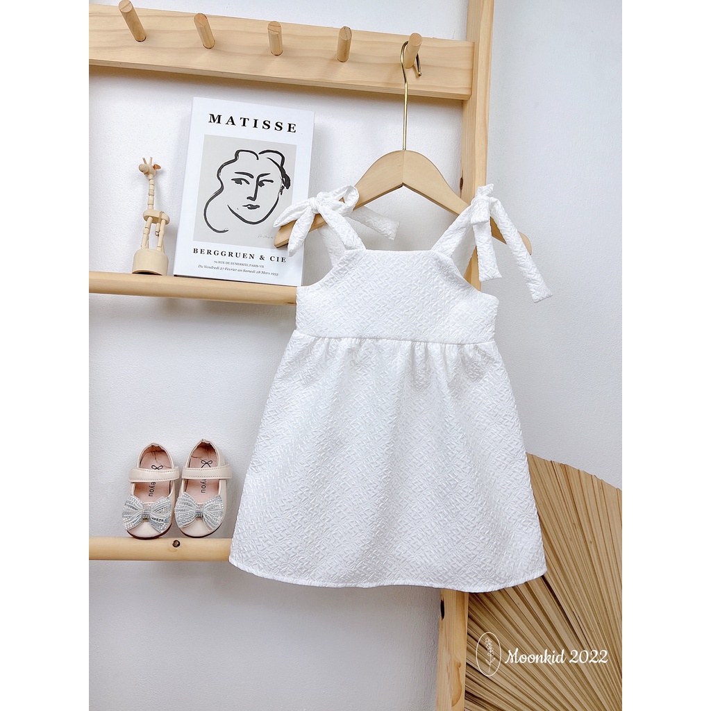 Váy bé gái 2 dây vân nỗi chất đũi xốp mềm mát cho bé 8-20kg