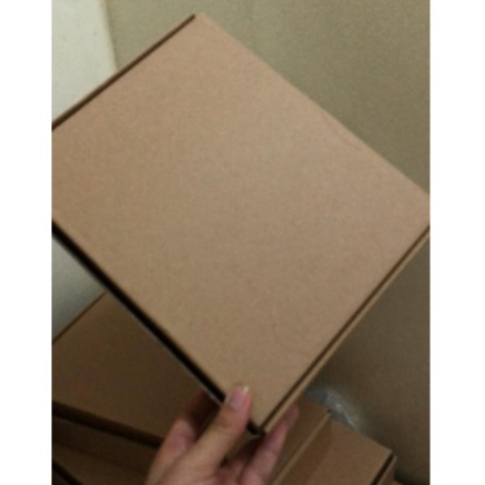 10 Hộp carton nắp cài, nắp gài 25x20x5 dùng đóng gói áo thun, quần áo brand, sách truyện cho các shop online
