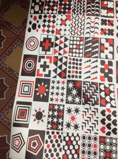 Decal dán tường kttg đen trắng đỏ đen