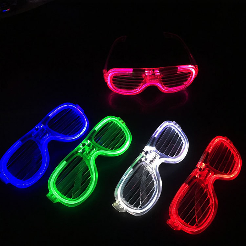 Mắt kính có đèn LED phát sáng thú vị