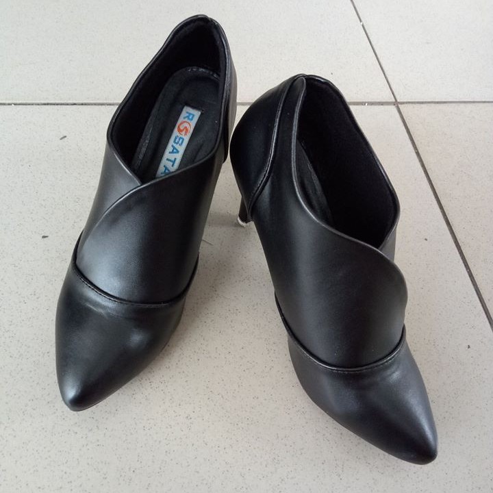 Giày boot nữ cổ thấp đế cao 7cm màu đen thời trang hàng hiệu rosata ro35 | BigBuy360 - bigbuy360.vn