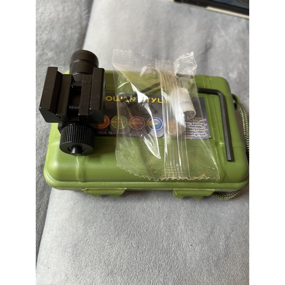 Laser mini kẹp 11-20 có thể điều chỉnh tâm laze tia màu đỏ