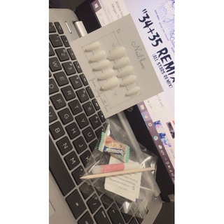 Nail box thiết kế trắng trơn