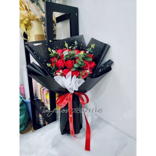 Bó hoa sáp 20 bông phối lá táo, lá điểm cực xinh gói theo phong cách Hàn Quốc