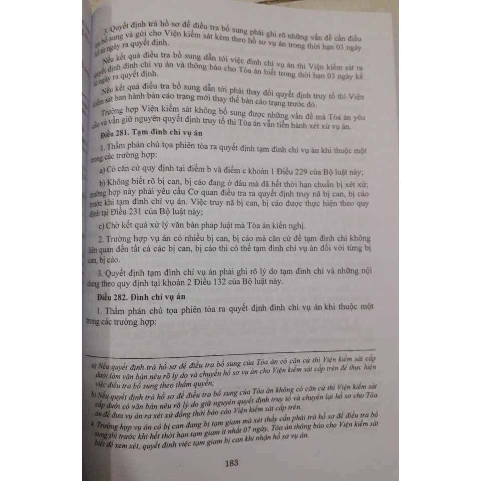 Sách - Chỉ dẫn tra cứu áp dụng bộ luật tố tụng hình sự 2015, sửa đổi bổ sung 2017 | BigBuy360 - bigbuy360.vn