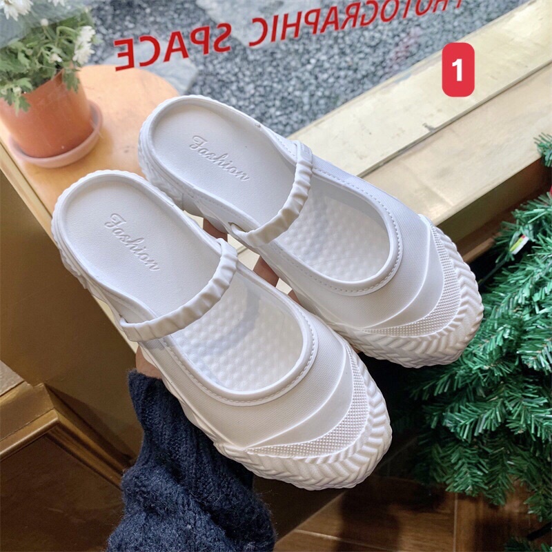Dép đi mưa cho nữ cách điệu
