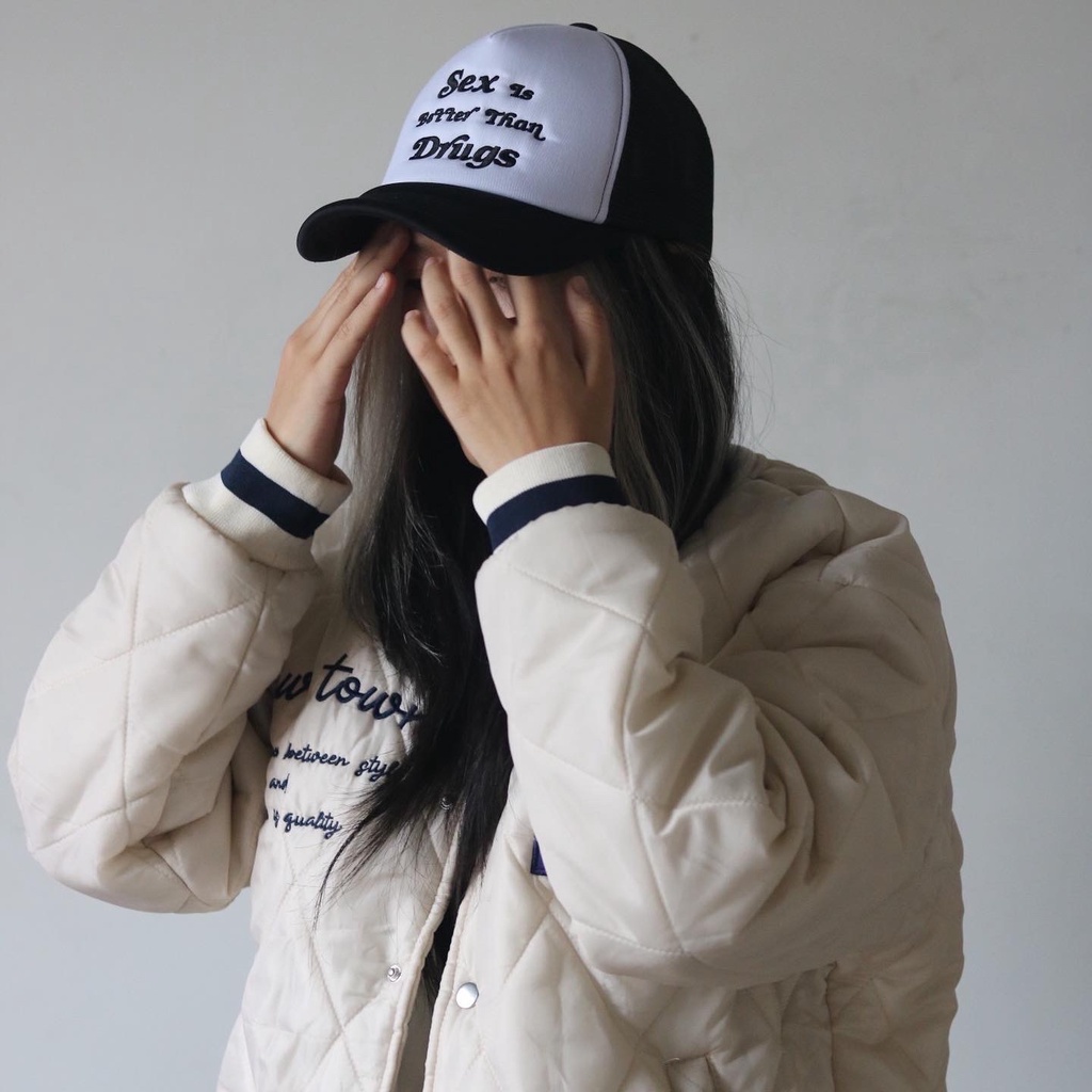 "SEX IS BETTER THAN DRUGS" - Mũ trucker