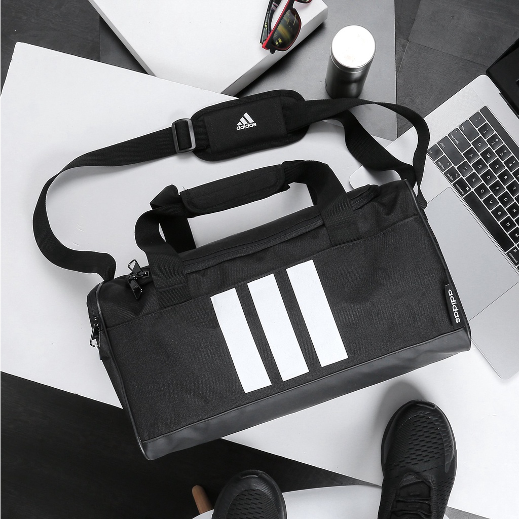 Túi Trống Adidas Medium Ge1237 thiết kế đơn giản, đựng được quần áo. giày dép, dung tích 45L, chống thấm
