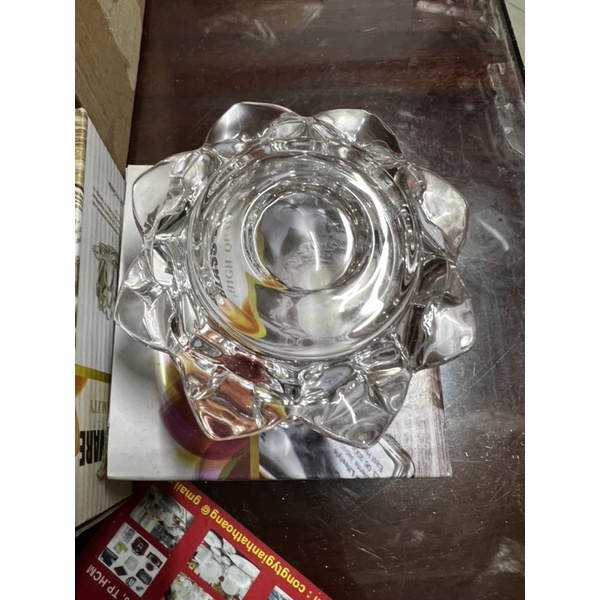 Đế nến hoa sen thủy tinh