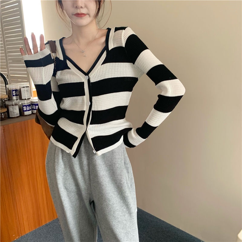Áo Len Nữ Tay Dài Cổ Chữ V Kẻ Sọc Ngang Thời Trang