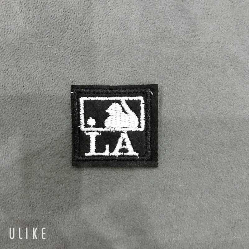 Mác, Logo MLB thêu ủi . đủ màu