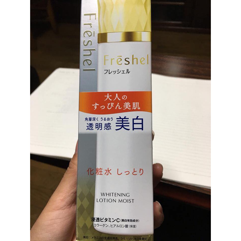 Nước dưỡng sáng da dành cho da thường và da khô Kanebo Freshel 200ml