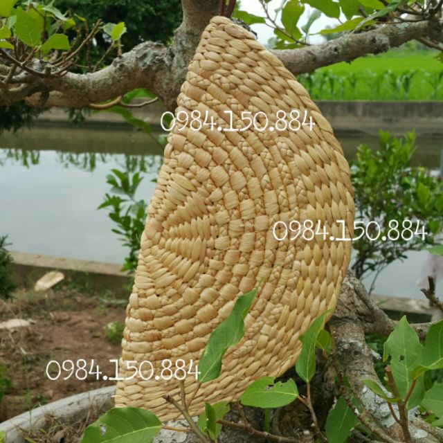 Ví cầm tay nửa vầng trăng