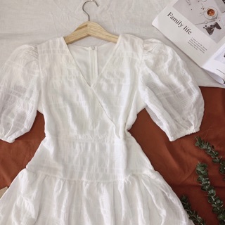 ĐẦM TRẮNG ĐẮP CHÉO BO EO