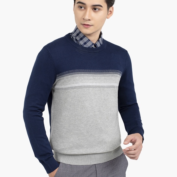Áo len nam Aristino cổ trò kiểu dáng regular fit bo gấu cổ tay trước ngực phối màu tạo điểm nhấn AWO004W1