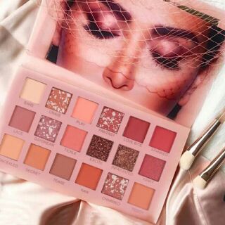 Bảng phấn mắt Nude New eyeshadow palette