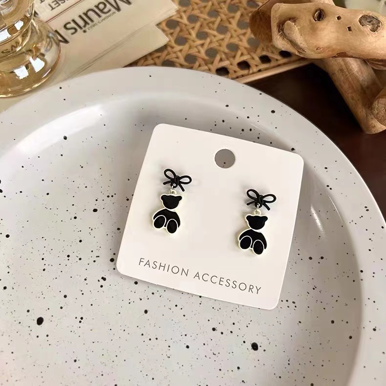 Bông Tai Hình Gấu Thắt Nơ Màu Đen Thời Trang Sang Trọng Cho Nữ