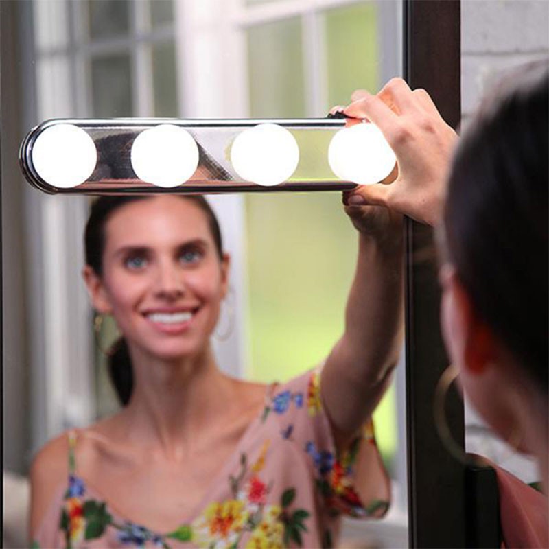 Đèn LED 4 Bóng Gắn Gương Trang Điểm Có Cốc Hút Màu Sắc Trắng