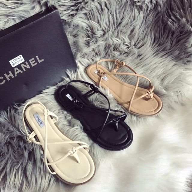 Sandal nút thắt
