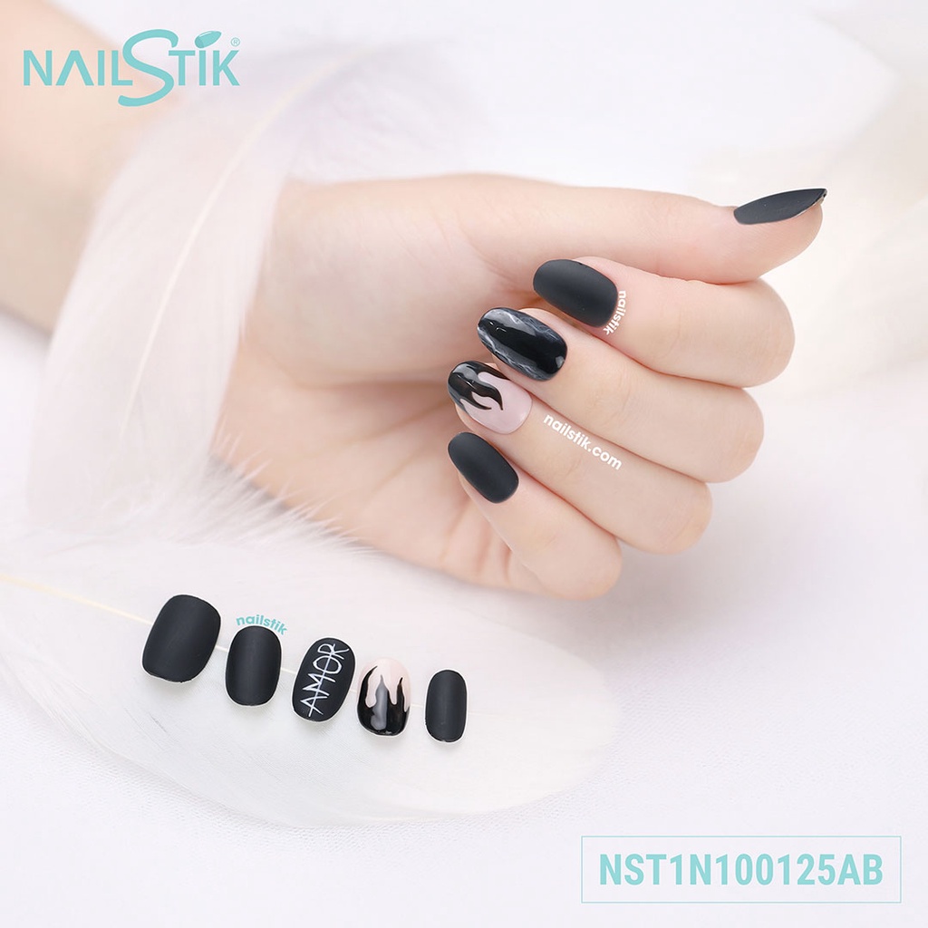 Móng úp thiết kế by NAILSTIK, màu đen, form móng bầu, ngắn/dài, 125