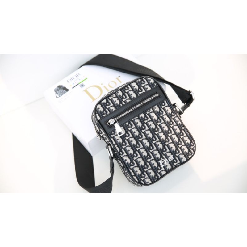 Túi đeo chéo nam  D I messenger bag 1 mầu chữ khóa bạc fullbox